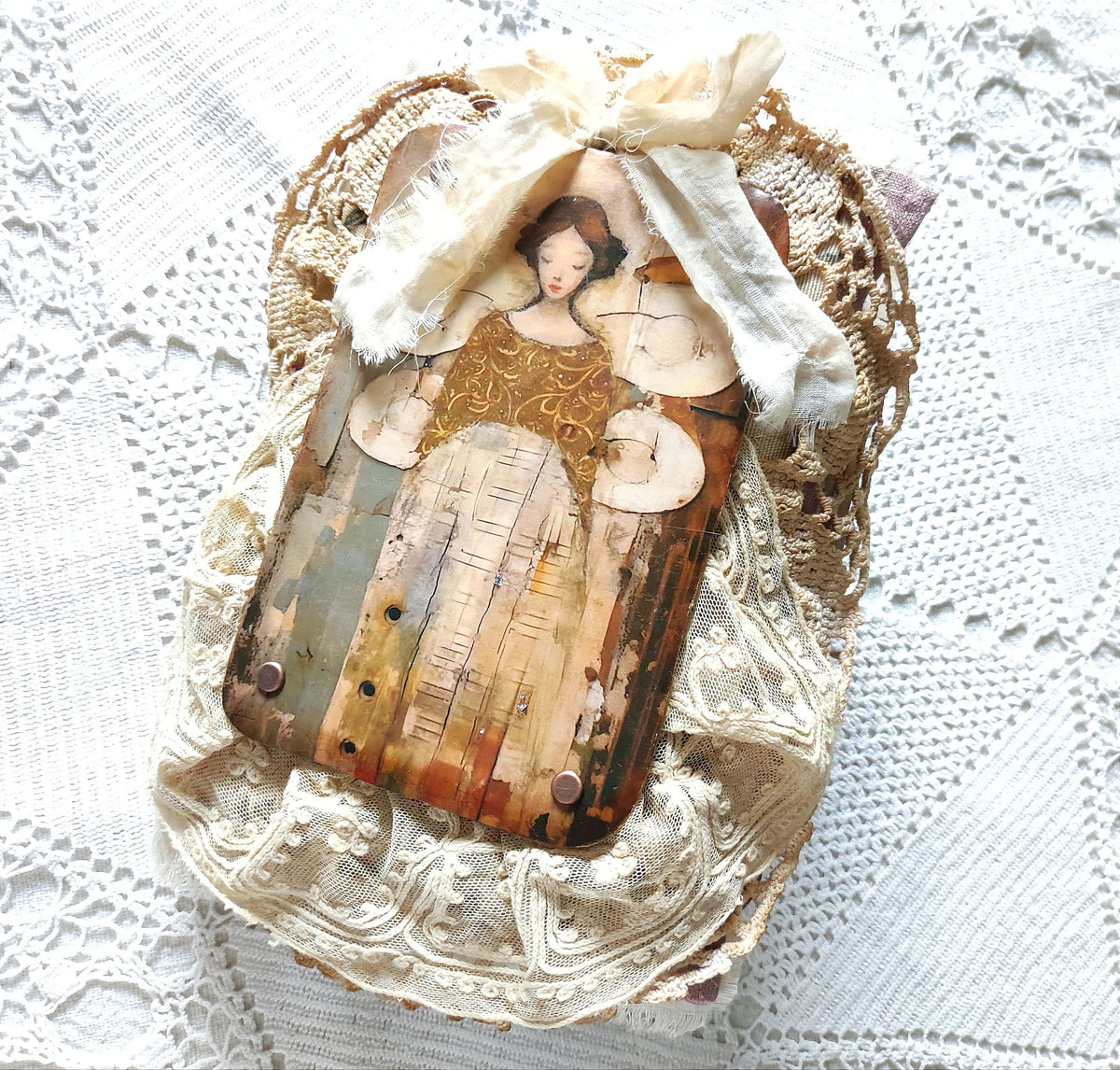 Handmade Linen & Lace Junk Journal: Vintage Grungy Art Diary