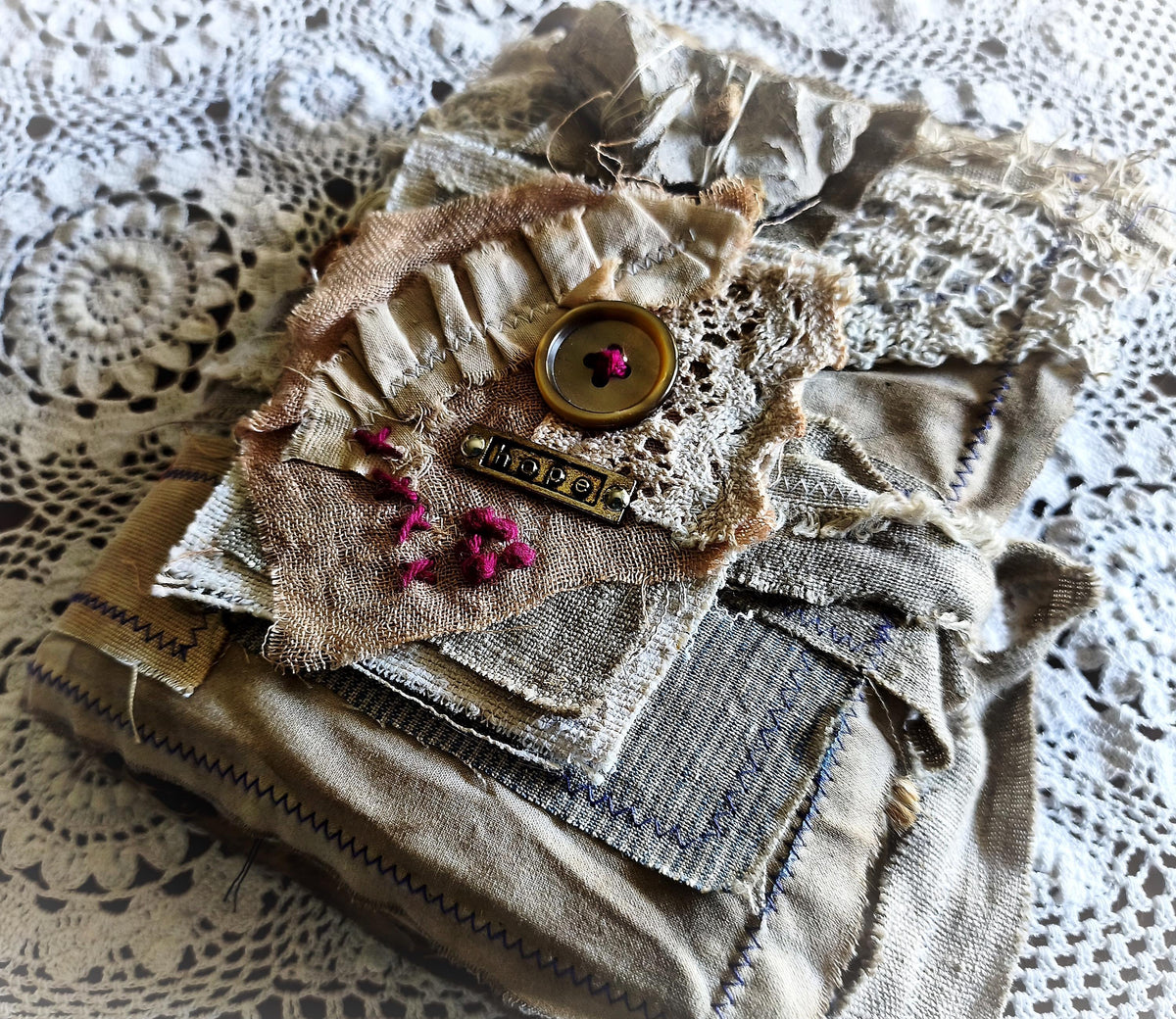 Handmade Linen and Lace Junk Journal: Vintage Style Art Book